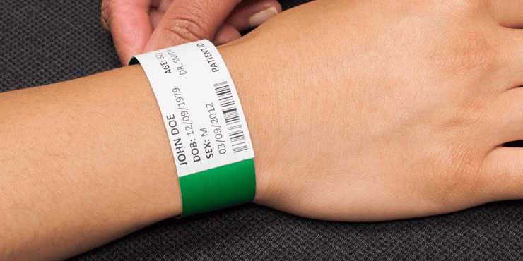 Como o uso de pulseiras pode melhorar o atendimento e a segurança de hospital